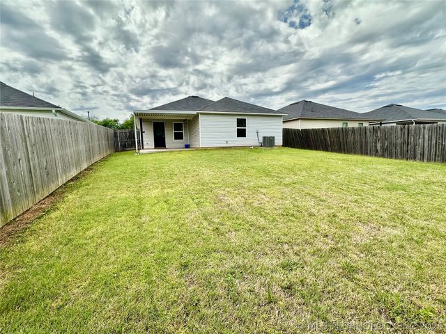 10561 S 284th East Avenue, Coweta, OK 74429