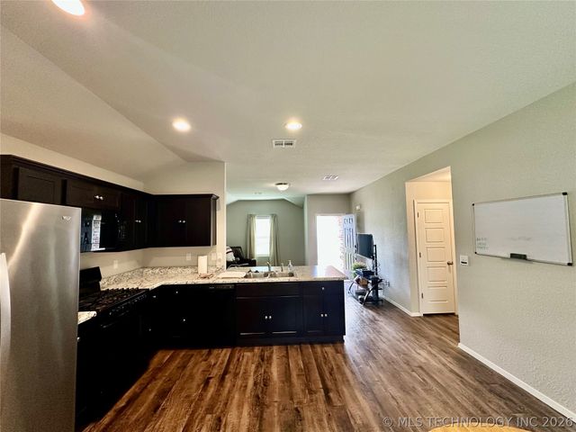 10561 S 284th East Avenue, Coweta, OK 74429