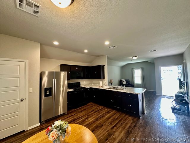 10561 S 284th East Avenue, Coweta, OK 74429