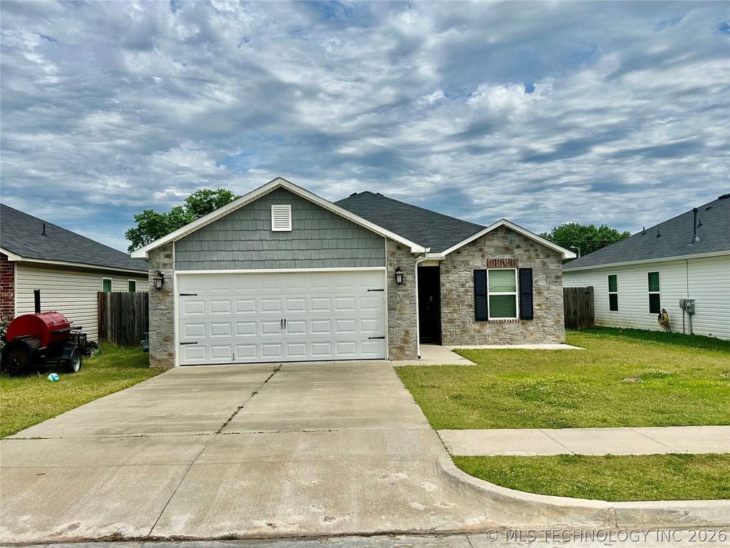 10561 S 284th East Avenue, Coweta, OK 74429
