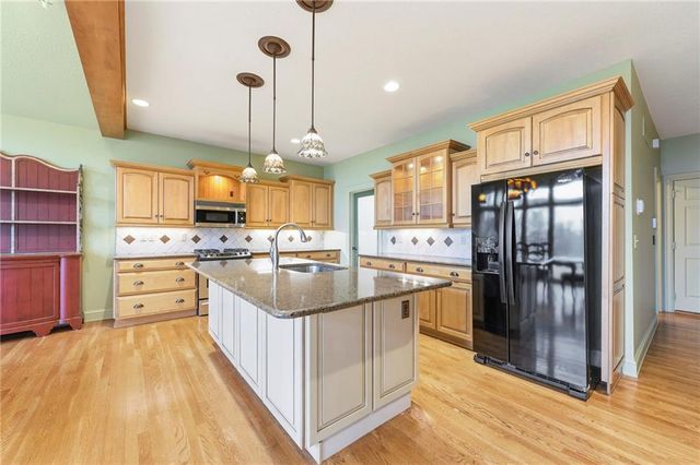 20816 W 99th Street, Lenexa, KS 66220