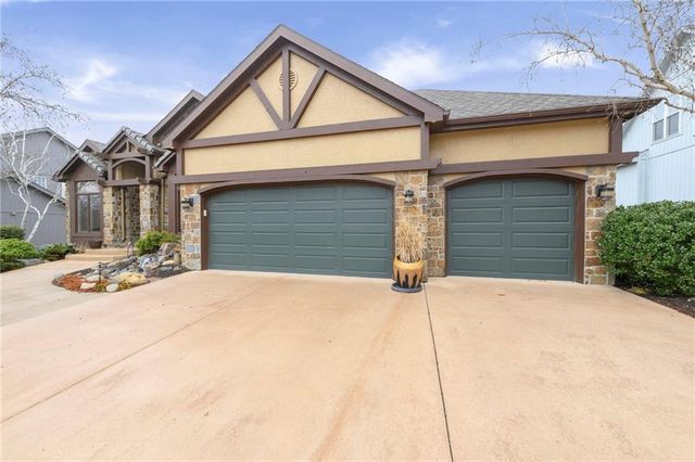 20816 W 99th Street, Lenexa, KS 66220