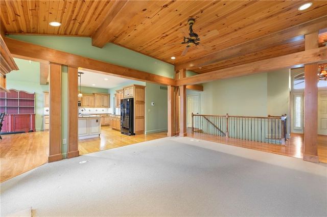 20816 W 99th Street, Lenexa, KS 66220