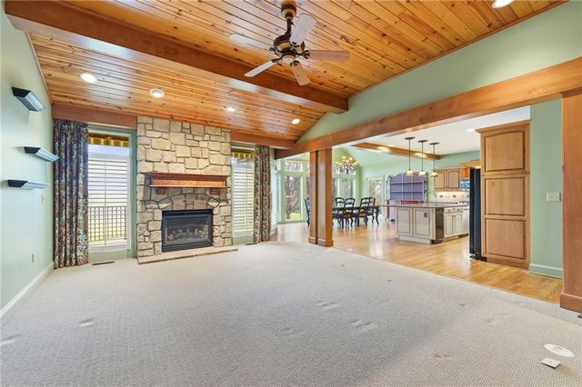 20816 W 99th Street, Lenexa, KS 66220