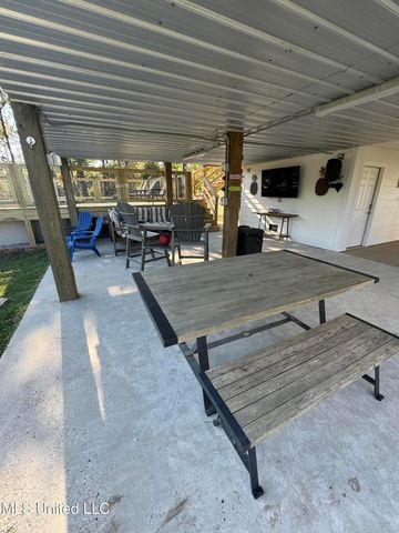 4010 Blue Jay Street, Bay Saint Louis, MS 39520