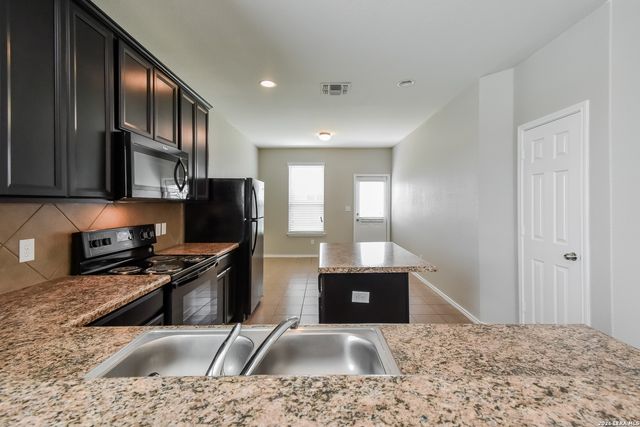 6503 Davenport Bay, Converse, TX 78109