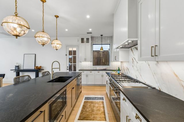 7403 Robin Road, Dallas, TX 75209