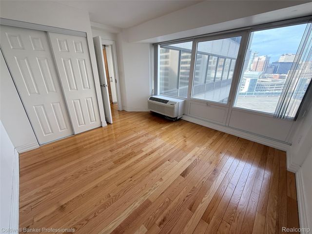 300 Riverfront Drive 14-G, Detroit, MI 48226