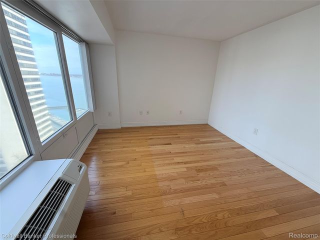 300 Riverfront Drive 14-G, Detroit, MI 48226