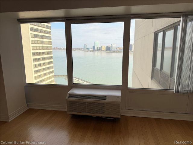 300 Riverfront Drive 14-G, Detroit, MI 48226