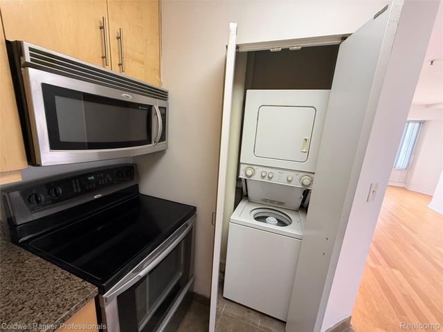 300 Riverfront Drive 14-G, Detroit, MI 48226