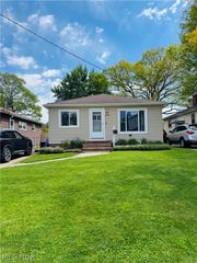 2923 Lucerne Avenue, Parma, OH 44134