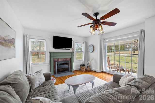 110 W Henry Street, Belmont, NC 28012