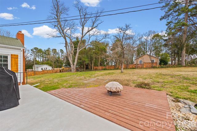 110 W Henry Street, Belmont, NC 28012