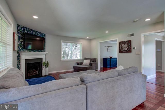 16 HEMLOCK DR, Lancaster, PA 17602