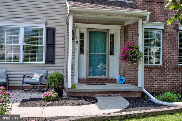 16 HEMLOCK DR, Lancaster, PA 17602