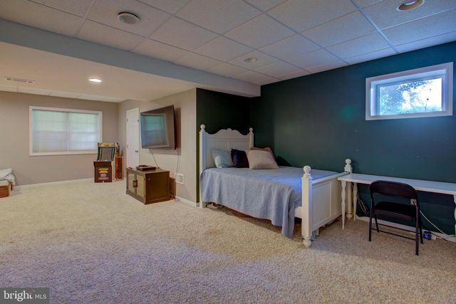 16 HEMLOCK DR, Lancaster, PA 17602