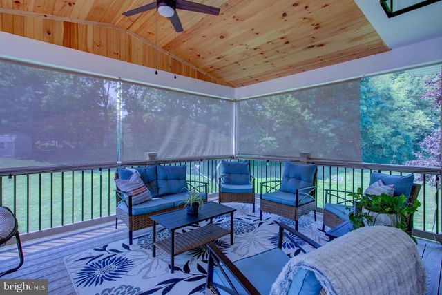 16 HEMLOCK DR, Lancaster, PA 17602