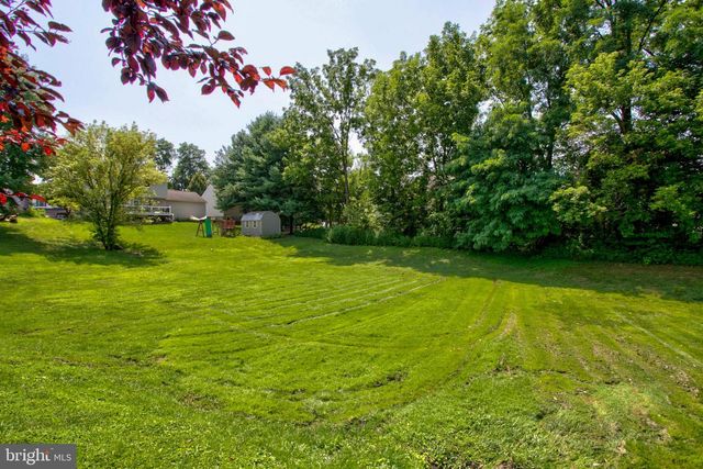 16 HEMLOCK DR, Lancaster, PA 17602