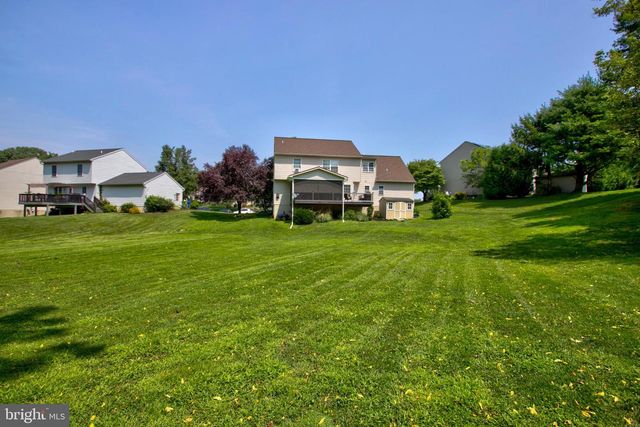 16 HEMLOCK DR, Lancaster, PA 17602