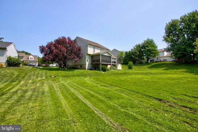 16 HEMLOCK DR, Lancaster, PA 17602