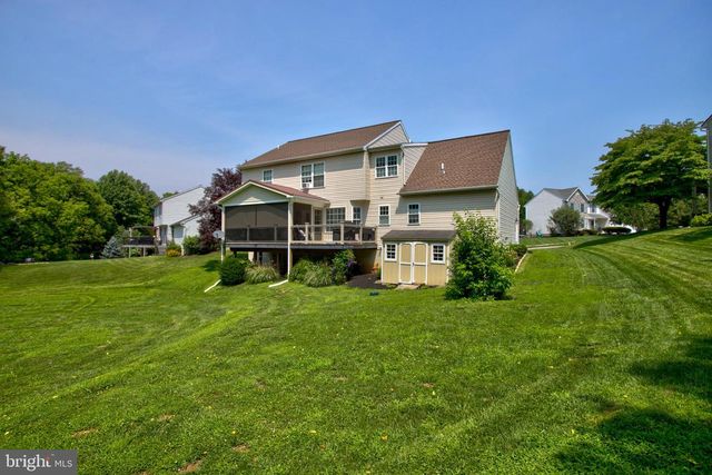 16 HEMLOCK DR, Lancaster, PA 17602