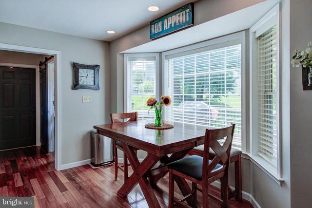 16 HEMLOCK DR, Lancaster, PA 17602