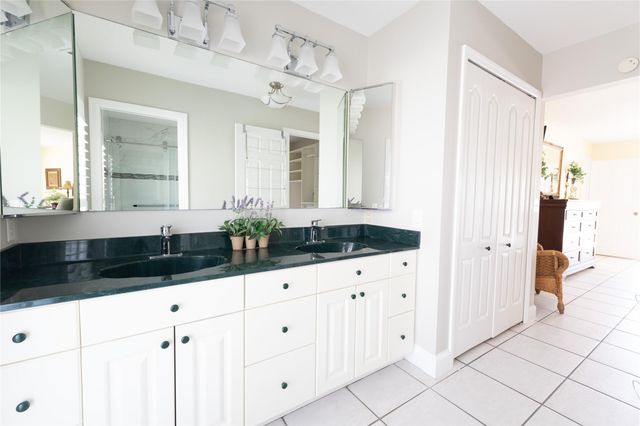 1036 Orchid Oak Dr, Vero Beach, FL 32963