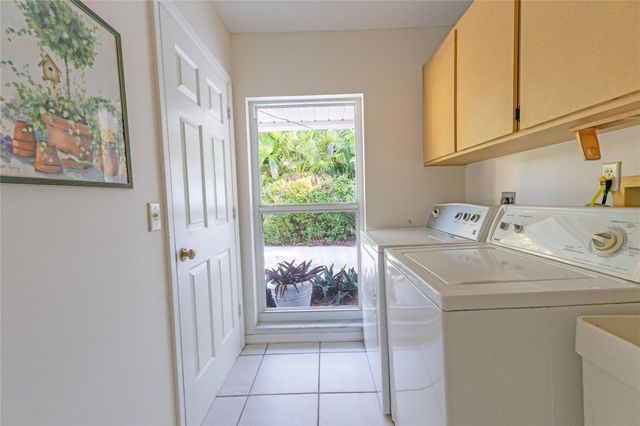 1036 Orchid Oak Dr, Vero Beach, FL 32963