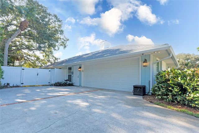 1036 Orchid Oak Dr, Vero Beach, FL 32963