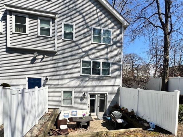 214 Florence St A, Boston, MA 02131