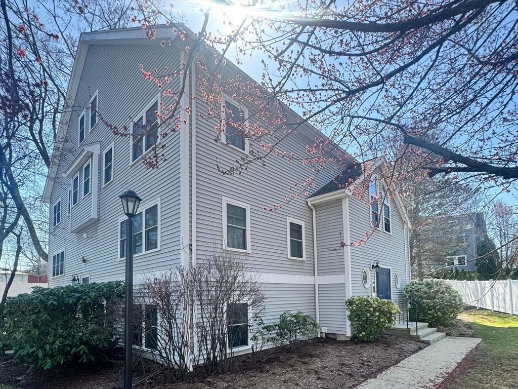 214 Florence St A, Boston, MA 02131
