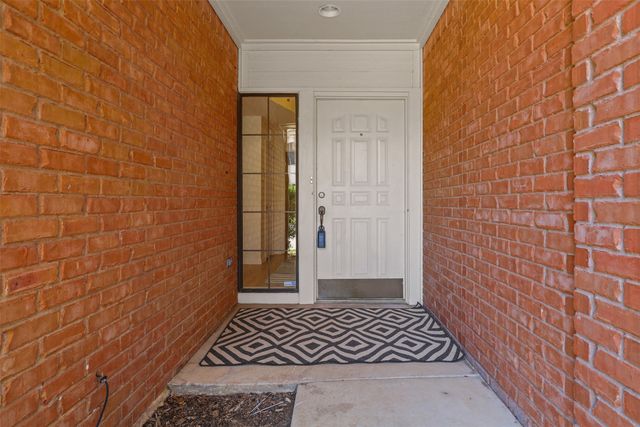 6305 Seabrook Drive, Fort Worth, TX 76132