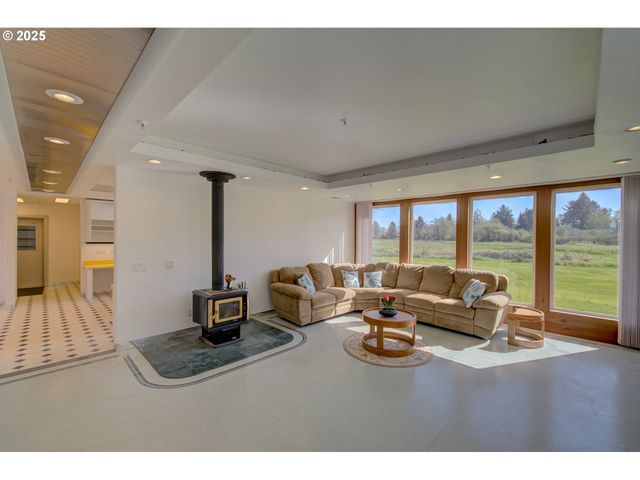 6804 CHATTAM Way, Ilwaco, WA 98624