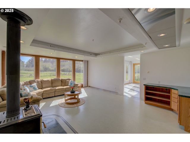 6804 CHATTAM Way, Ilwaco, WA 98624