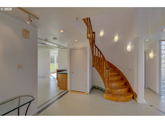 6804 CHATTAM Way, Ilwaco, WA 98624