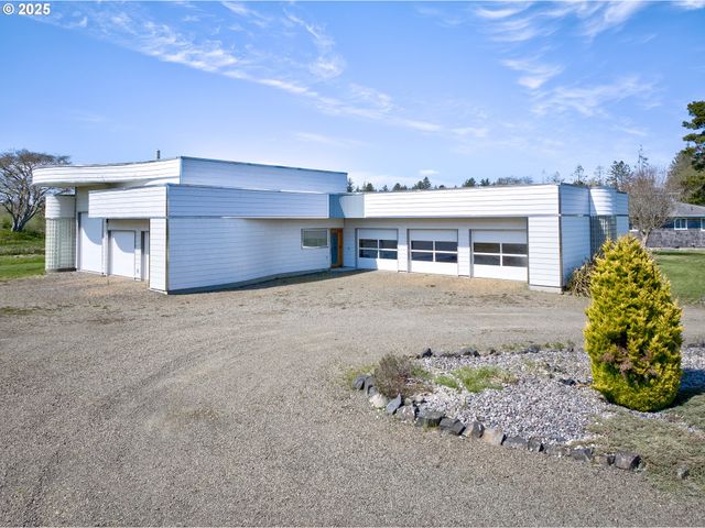 6804 CHATTAM Way, Ilwaco, WA 98624