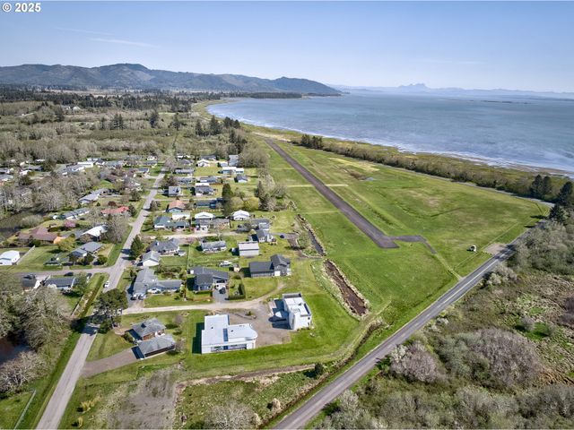 6804 CHATTAM Way, Ilwaco, WA 98624