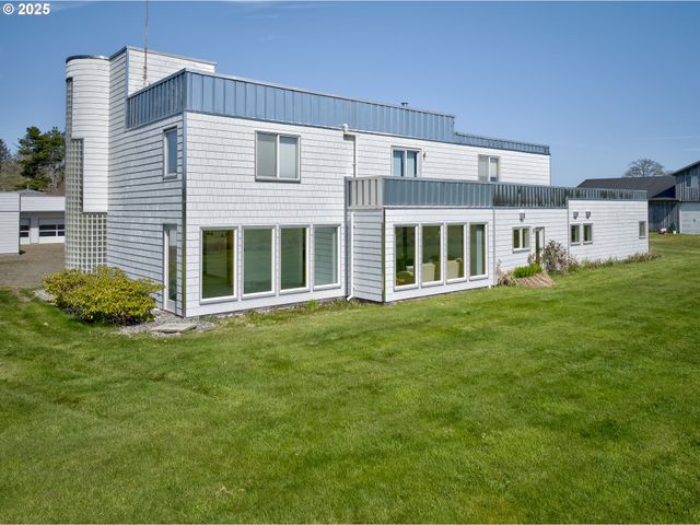 6804 CHATTAM Way, Ilwaco, WA 98624