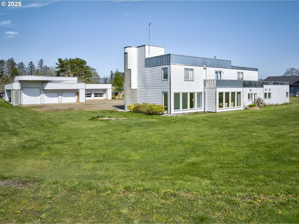 6804 CHATTAM Way, Ilwaco, WA 98624