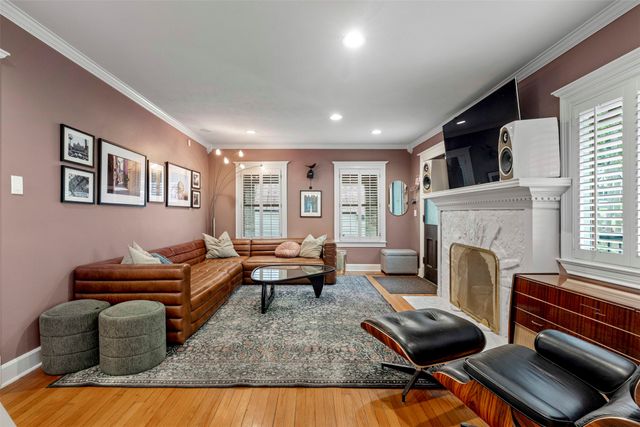 6926 Vivian Avenue, Dallas, TX 75223