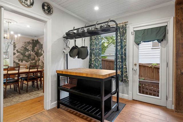 6926 Vivian Avenue, Dallas, TX 75223