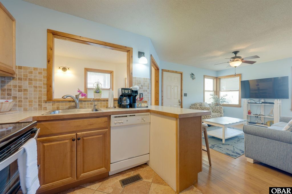 Image 11 of property listing at 2009 Wrightsville Blvd Unit 4-B, Kill Devil Hills, NC 27948