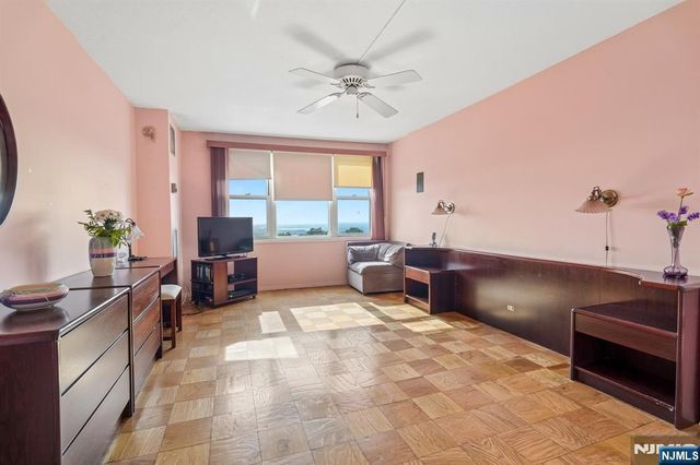 555 North Avenue 10-G, Fort Lee, NJ 07024