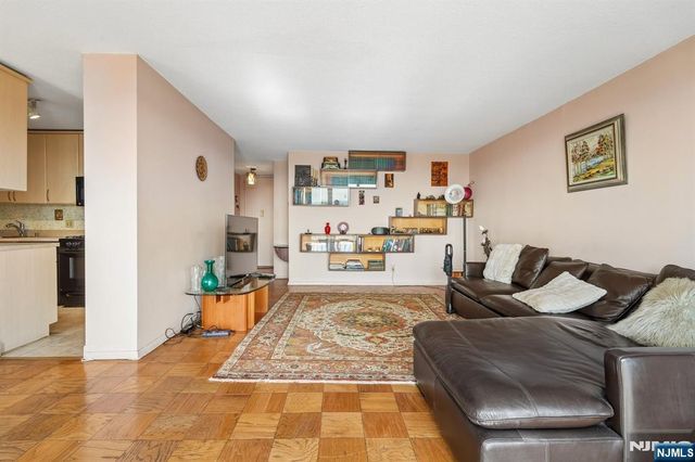 555 North Avenue 10-G, Fort Lee, NJ 07024