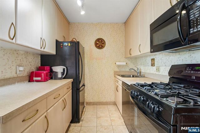 555 North Avenue 10-G, Fort Lee, NJ 07024
