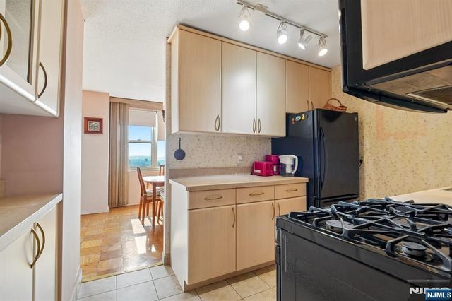 555 North Avenue 10-G, Fort Lee, NJ 07024