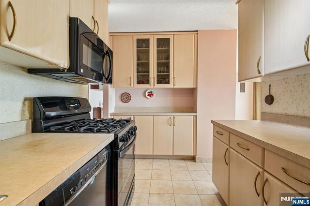 555 North Avenue 10-G, Fort Lee, NJ 07024