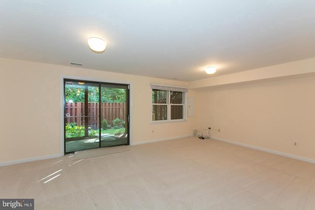 8035 GALLA KNOLL CIR, Springfield, VA 22153