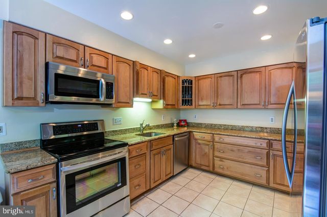 8035 GALLA KNOLL CIR, Springfield, VA 22153
